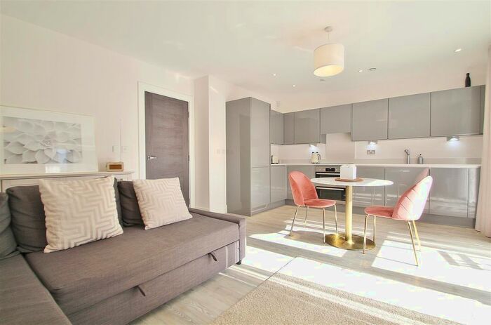 2 Bedroom Flat To Rent In Swan Street, Isleworth, TW7