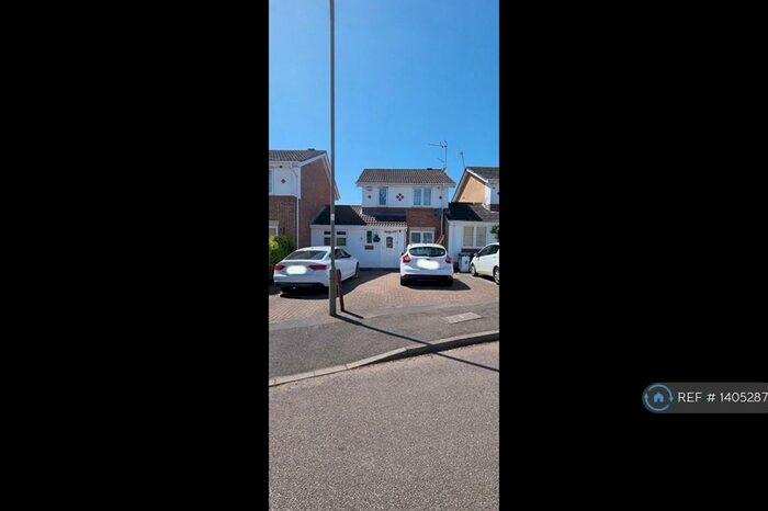 4 Bedroom Detached House To Rent In Boardman Close, Barnet, EN5