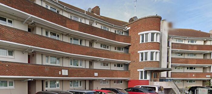 3 Bedroom Flat To Rent In Marian Way, NW10