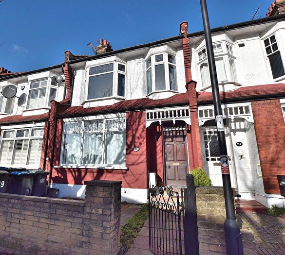 3 Bedroom Terraced House For Sale In Chimes Avenue, Palmers Green, N13
