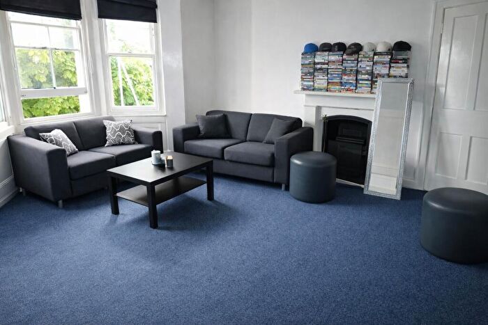 3 Bedroom Flat To Rent In Ditchling Rise -, P11