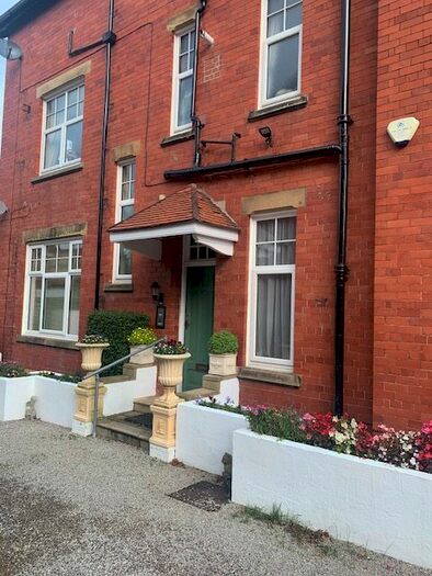 2 Bedroom Flat To Rent In Brackley Avenue, Colwyn Bay, LL29