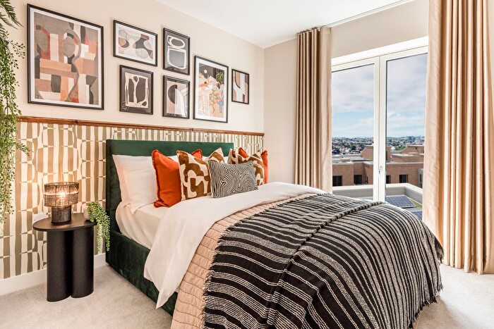1 Bedroom Flat For Sale In North Gate Park, Haringay Green Lanes, N15