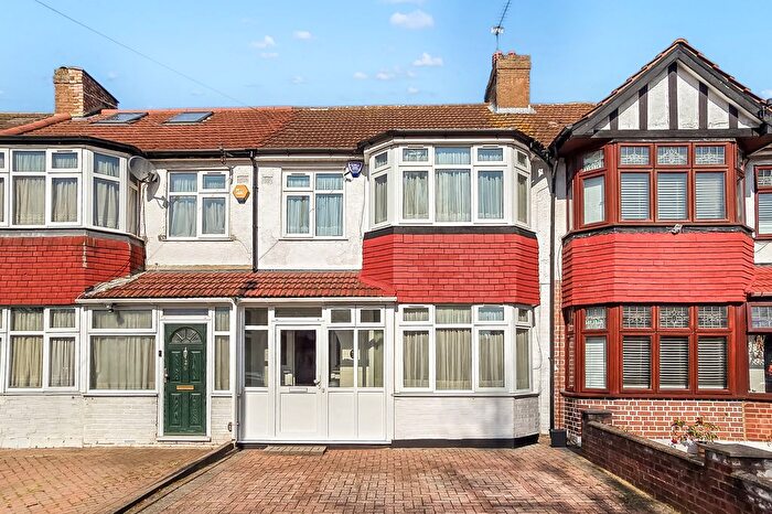 3 Bedroom Terraced House For Sale In The Fairway, Palmers Green, London, N13