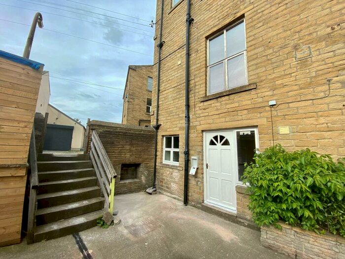 1 Bedroom Flat To Rent In Wharf Street, Shipley, West Yorkshire, BD17