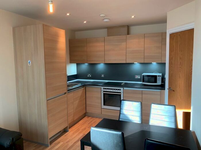 2 Bedroom Apartment To Rent In Refurbished St Martins Gate Bed Bath With Parking, B2