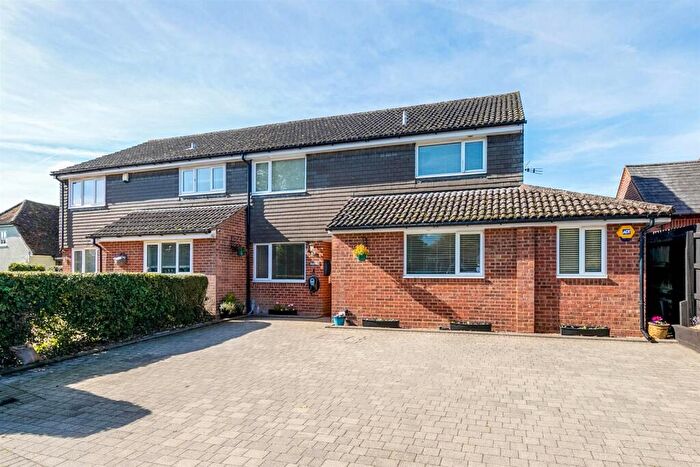 3 Bedroom Semi-Detached House For Sale In Damask Green Road, Weston, Hitchin, SG4
