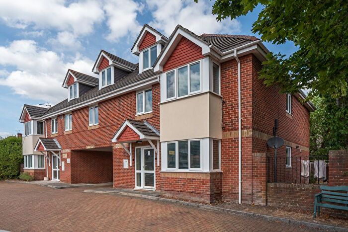2 Bedroom Flat For Sale In Station Road, Netley Abbey, SO31