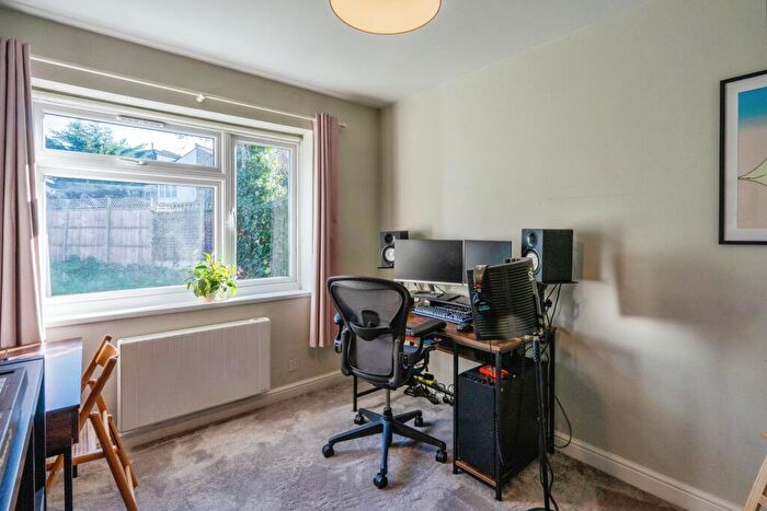 2 Bedroom Apartment To Rent In Serbin Close, Leyton, E10