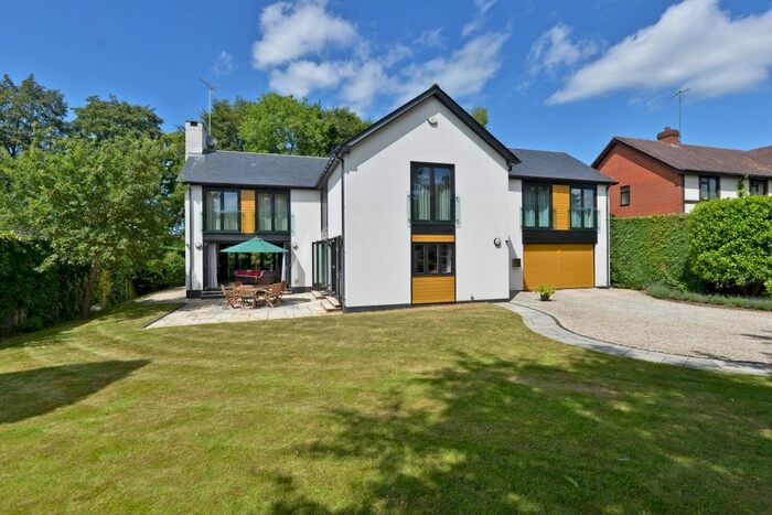 5 Bedroom Detached House To Rent In The Drive, Godalming, GU7