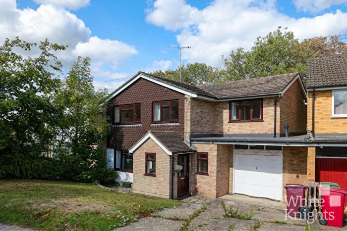 4 Bedroom Detached House For Sale In Pierces Hill, Tilehurst, Reading, Berkshire, RG31