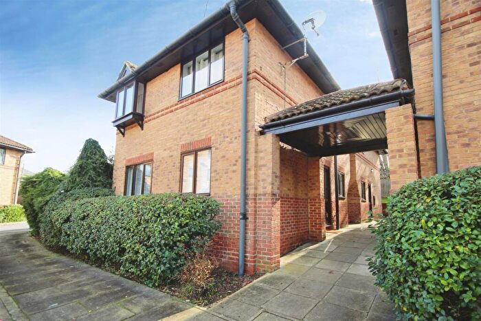1 Bedroom Apartment For Sale In Polehampton Close, Twyford, Reading, Berkshire, RG10