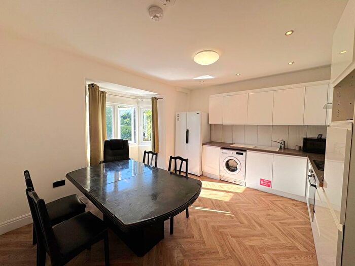 3 Bedroom Flat To Rent In Carlton Avenue East, Wembley, HA9