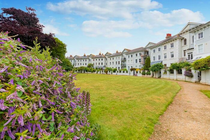 1 Bedroom Flat To Rent In Park Crescent, Brighton, BN2