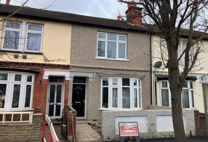 2 Bedroom Terraced House To Rent In King Edward Road, Romford, RM1