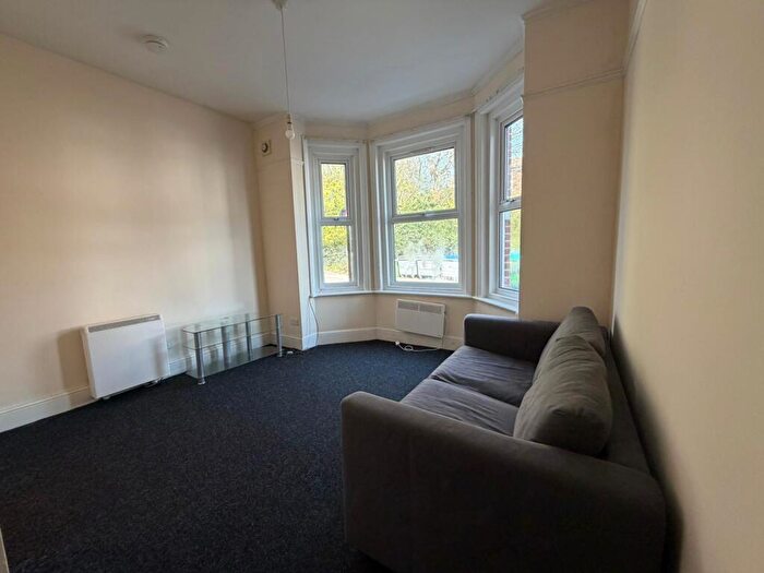 1 Bedroom Flat To Rent In Silverdale Road, Southampton, SO15