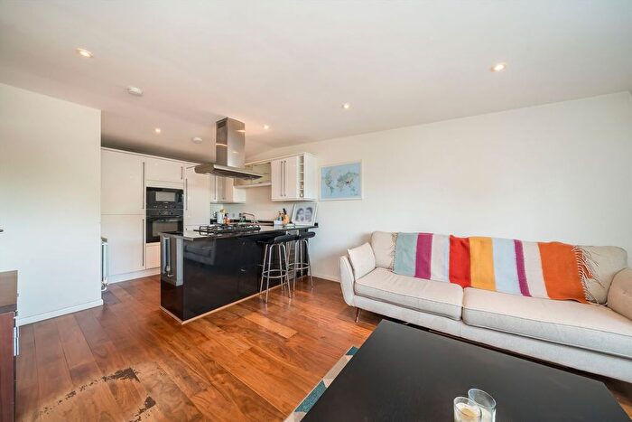 1 Bedroom Flat To Rent In Wandsworth Road, Clapham, SW8