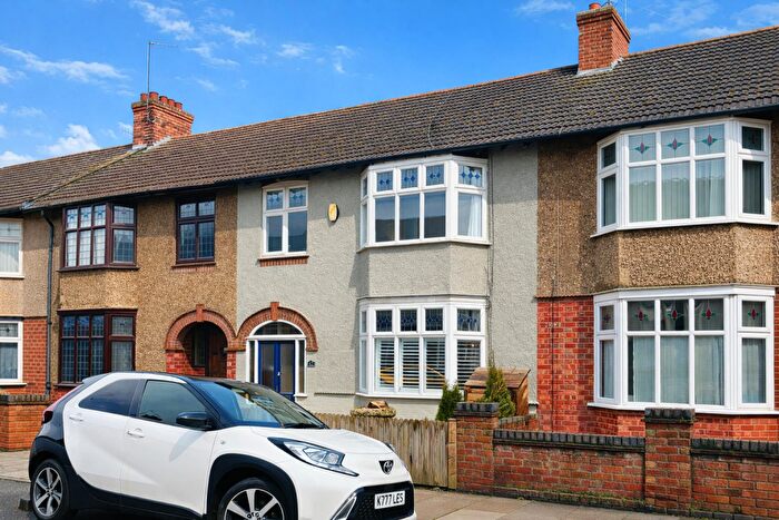 3 Bedroom Terraced House For Sale In Sandringham Road, Abington, Northampton, NN1