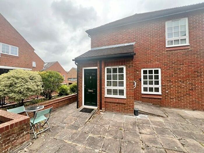 1 Bedroom Maisonette For Sale In Burton Court, Summer Road, Thames Ditton, KT7