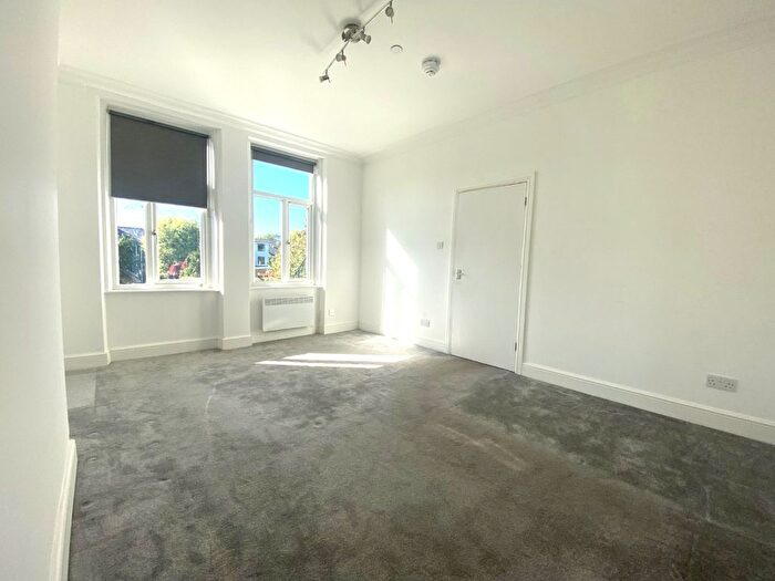 1 Bedroom Flat To Rent In First Floor Flat, Granville Road, London, Greater London, N12