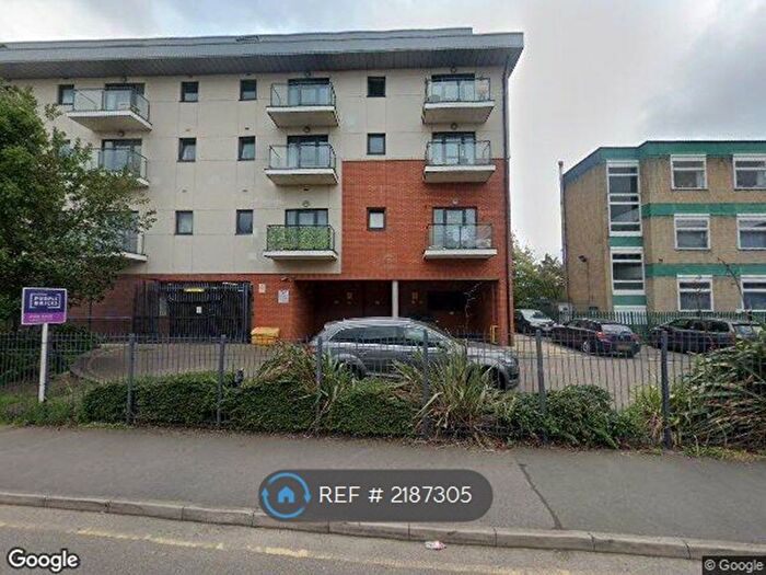 2 Bedroom Flat To Rent In The Junction, Slough, SL2