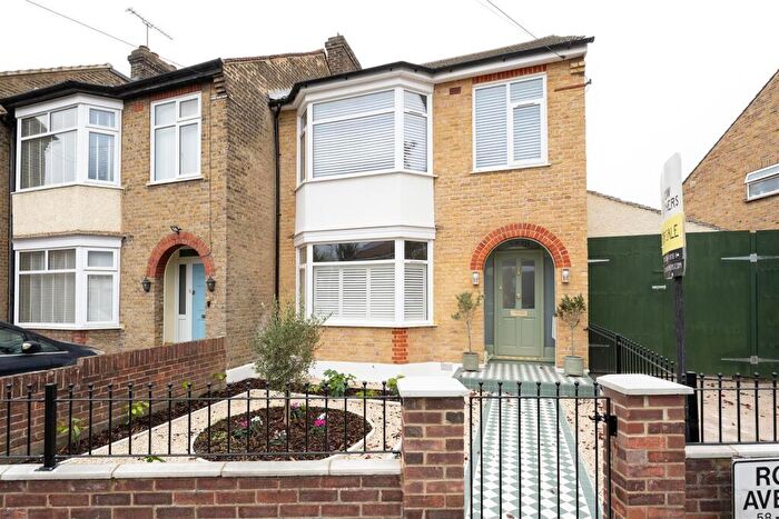 3 Bedroom House For Sale In Rose Avenue, South Woodford, E18
