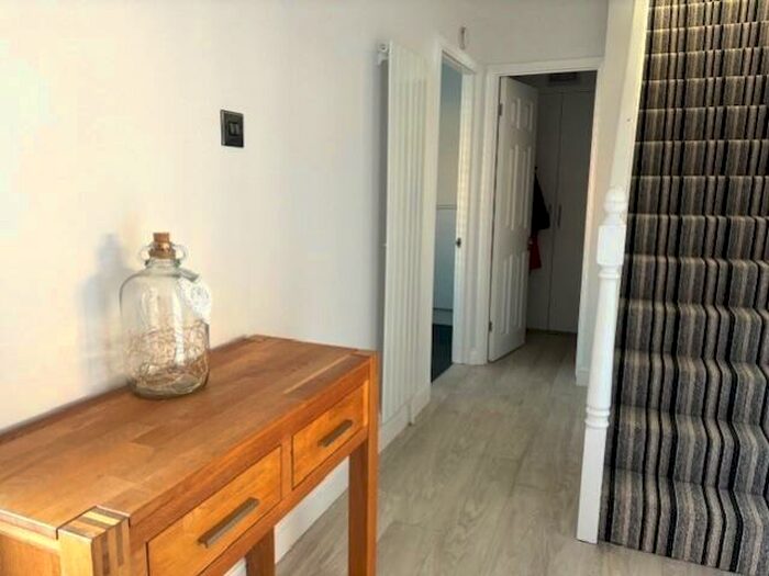 4 Bedroom Semi-Detached House To Rent In Wilmot Close, Witney, OX28