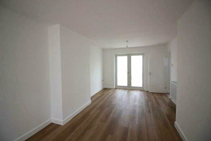2 Bedroom Apartment To Rent In Hollyfield, Harlow, Essex, CM19