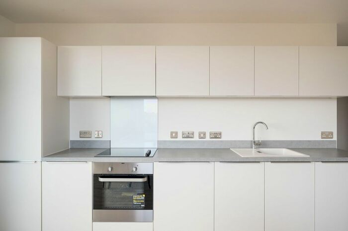 3 Bedroom Flat To Rent In The Kell, Gillingham Gate Road, Gillingham, ME4