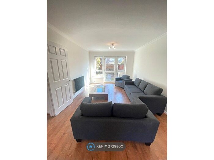 3 Bedroom Flat To Rent In Patrick Connolly Gardens, London, E3