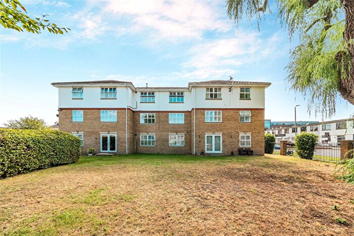 2 Bedroom Flat For Sale In Montana Gardens, Sydenham, London, SE26