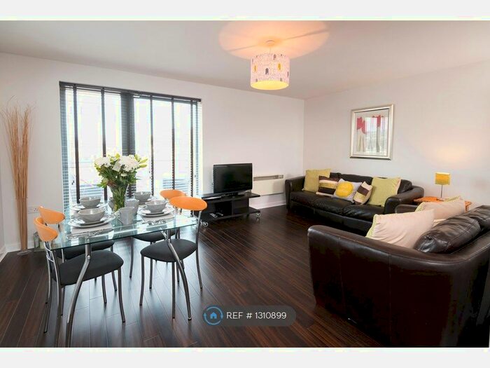 2 Bedroom Flat To Rent In Leeds, Leeds LS11