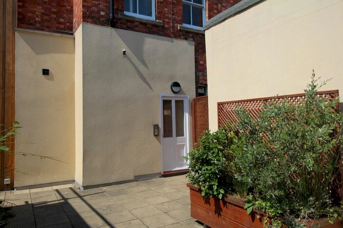 2 Bedroom Flat To Rent In Chapel Lane, Chippenham, SN15