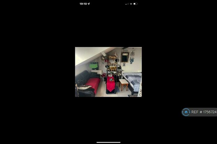 Studio To Rent In Clifton Place, Newport, NP20