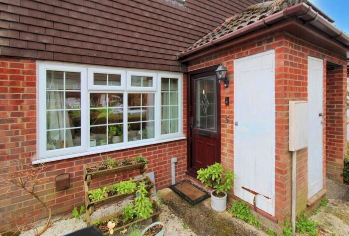 1 Bedroom Ground Maisonette To Rent In Poplar Close, Mytchett, Camberley, Surrey, GU16