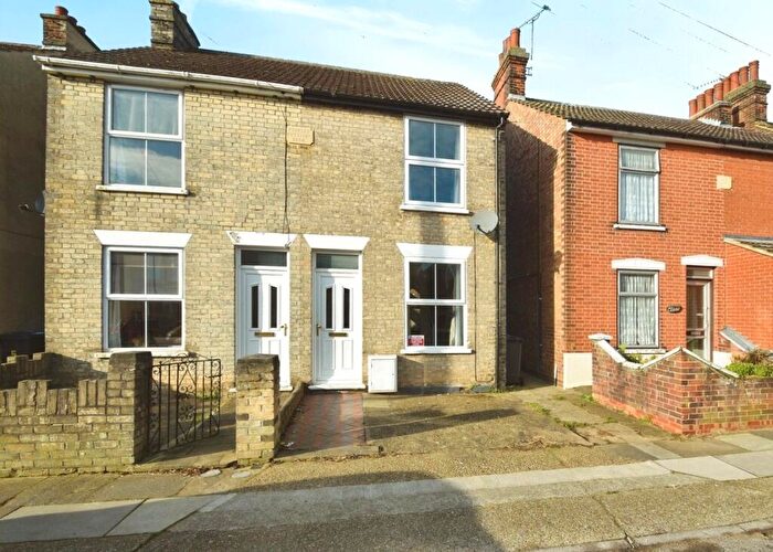 3 Bedroom Semi Detached House For Sale In Phoenix Road, Ipswich, Suffolk, IP4