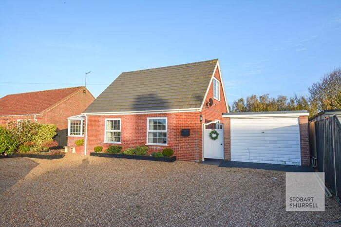 3 Bedroom Chalet For Sale In Sarnia, Coast Road, Walcott, Norfolk, NR12