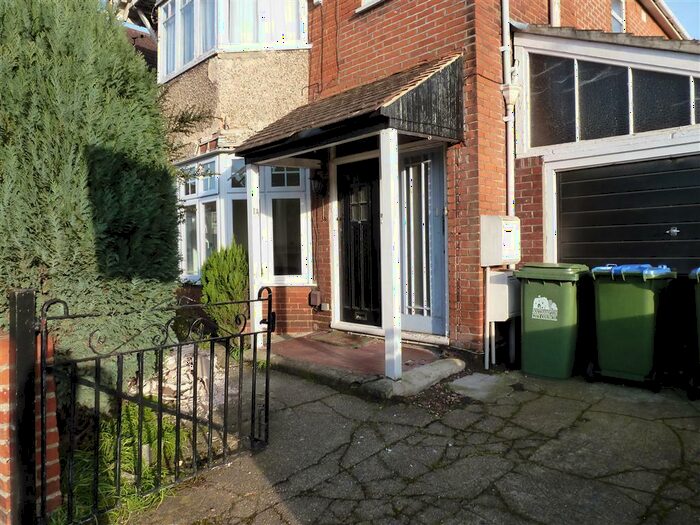 1 Bedroom Apartment To Rent In Lumsden Avenue, Southampton, SO15