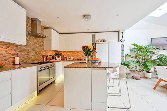 4 Bedroom Semi-detached House For Sale In Latchmere Close, North Kingston, Richmond, TW10