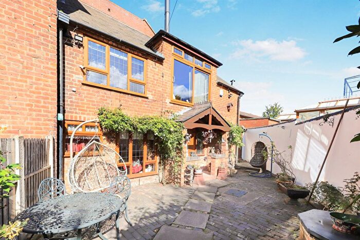 2 Bedroom Cottage For Sale In Poplar Road, Wolverhampton, WV3