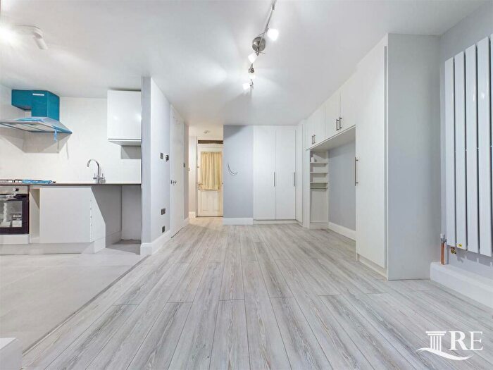 Studio To Rent In Slough Lane, Kingsbury, London, NW9