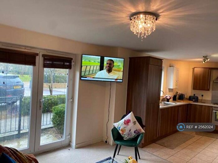 2 Bedroom Flat To Rent In Circus Drive, Cambridge, CB4