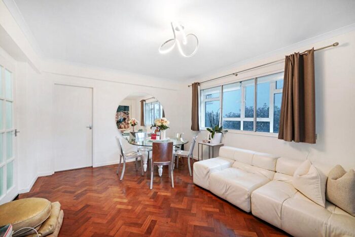 2 Bedroom Flat For Sale In Reynolds House, Wellington Road, NW8