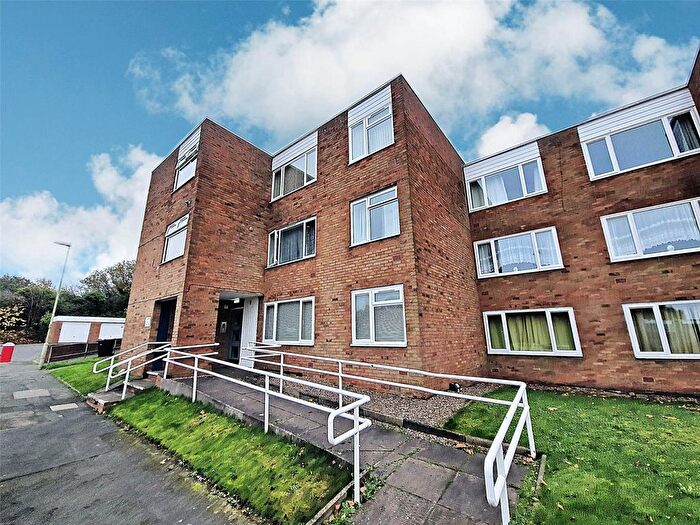 2 Bedroom Flat To Rent In Victoria Court, Binswood Road, Halesowen, B62