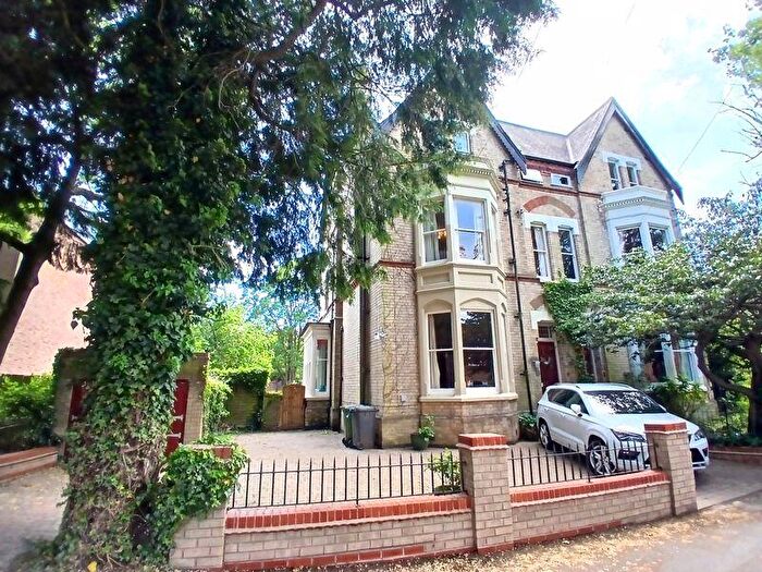 5 Bedroom Semi-Detached House For Sale In Knighton Drive, Stoneygate, LE2