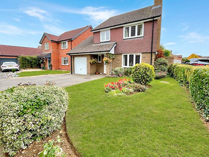 4 Bedroom Detached House For Sale In Holford Way, Luton, Bedfordshire, LU3