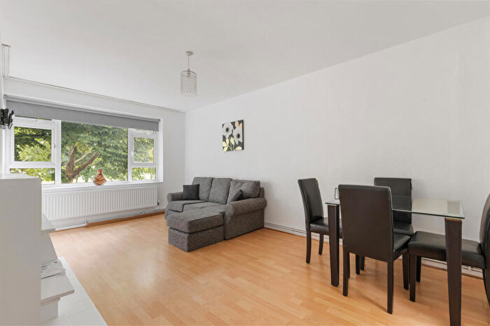 1 Bedroom Flat To Rent In Papworth Gardens, Holloway, N7
