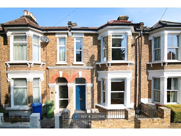 3 Bedroom Flat To Rent In B Rodwell Road, London, SE22