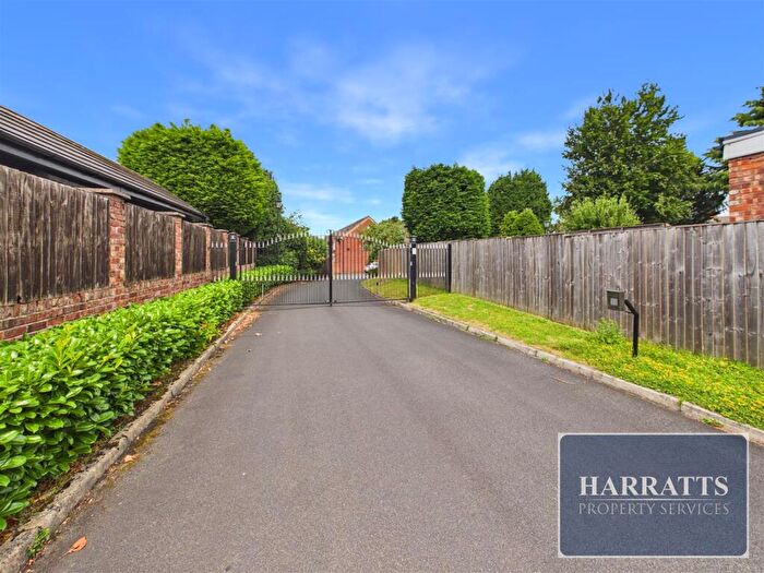 2 Bedroom Apartment For Sale In Apartment, Milliner Court, Hillcrest Road, Offerton, SK2