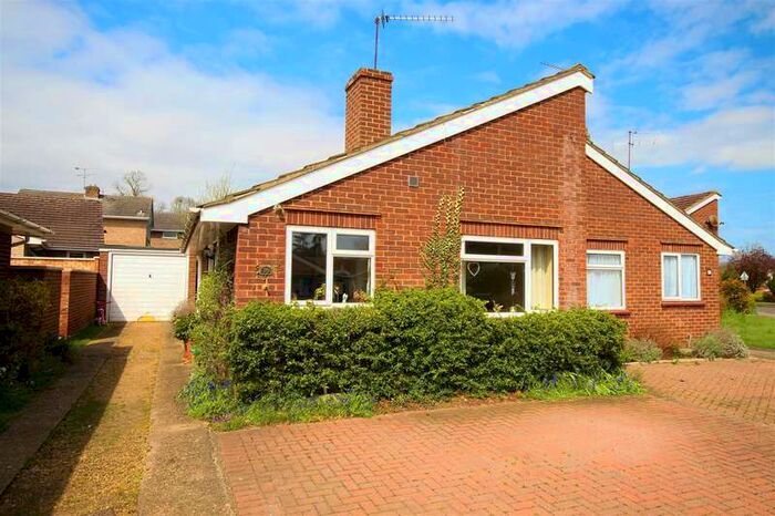 2 Bedroom Semi-Detached Bungalow To Rent In Hermitage Drive, Twyford, Reading, RG10